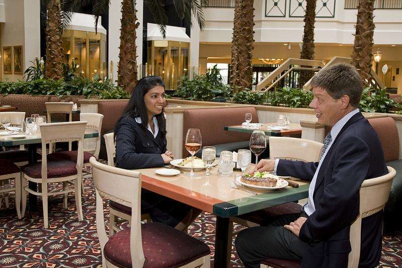 Embassy Suites By Hilton Houston Near The Galleria Restaurant bilde